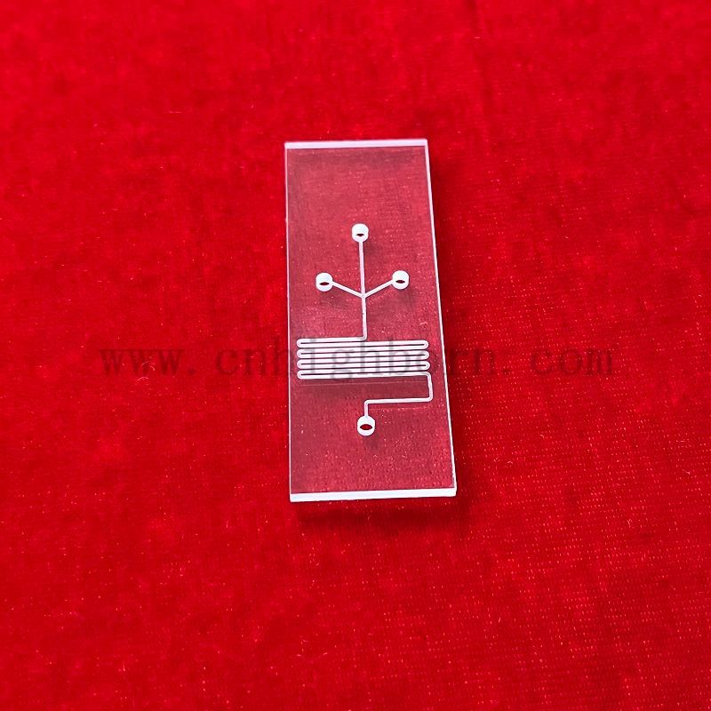 Кварцевый чип для ультрафиолетовой спектрофотометрии