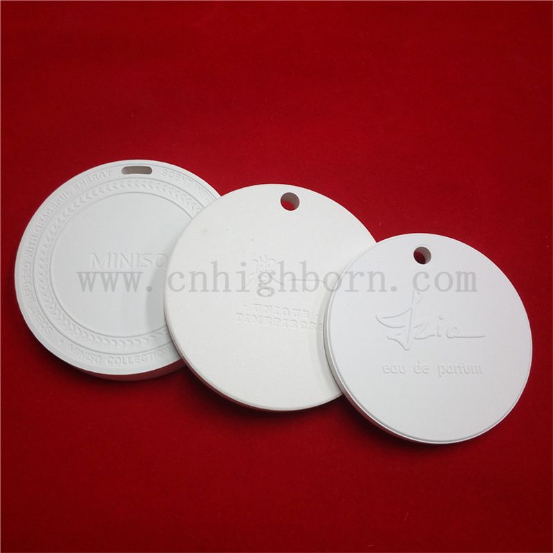 Индивидуальный диск с эфирным маслом на индивидуальном логотипе.