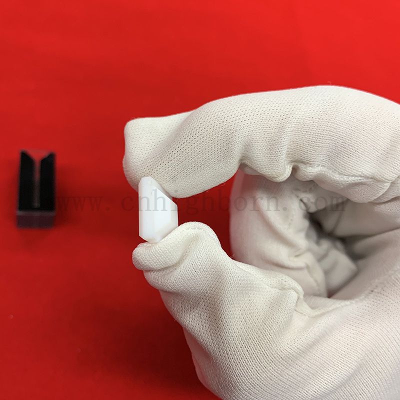 Высокая точность Q424 Черная стенка Высокая чистота Микро кварцевая кювета 0,15 мл.