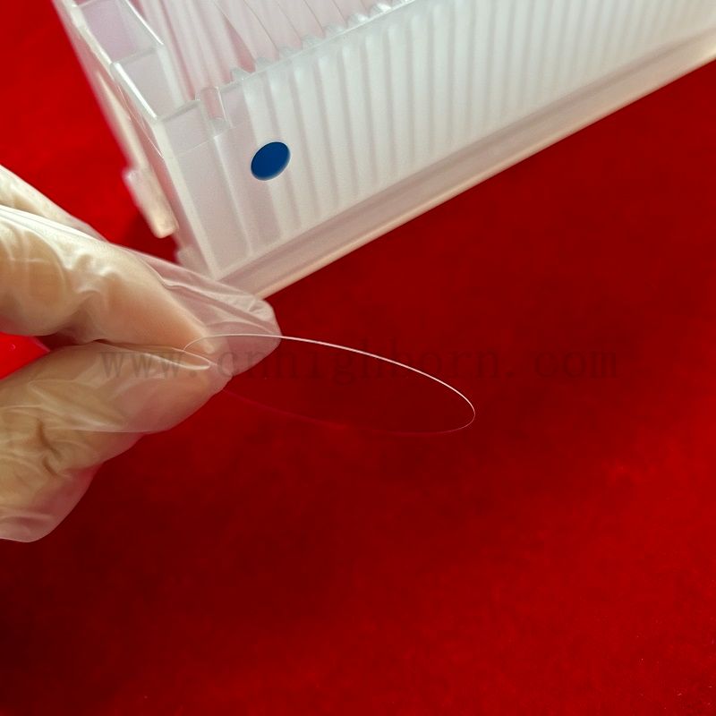 Прозрачная кварцевая линза