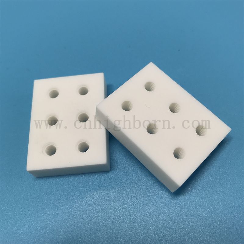 Стеклянная стеклянная керамическая плата с низкой плотностью.