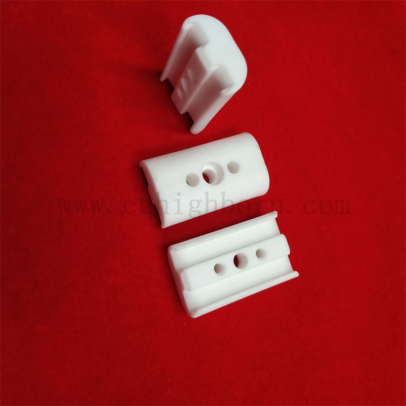 Высокая температурная устойчивая 95% изолятор алюминия Al2O3 Индивидуальная часть керамики