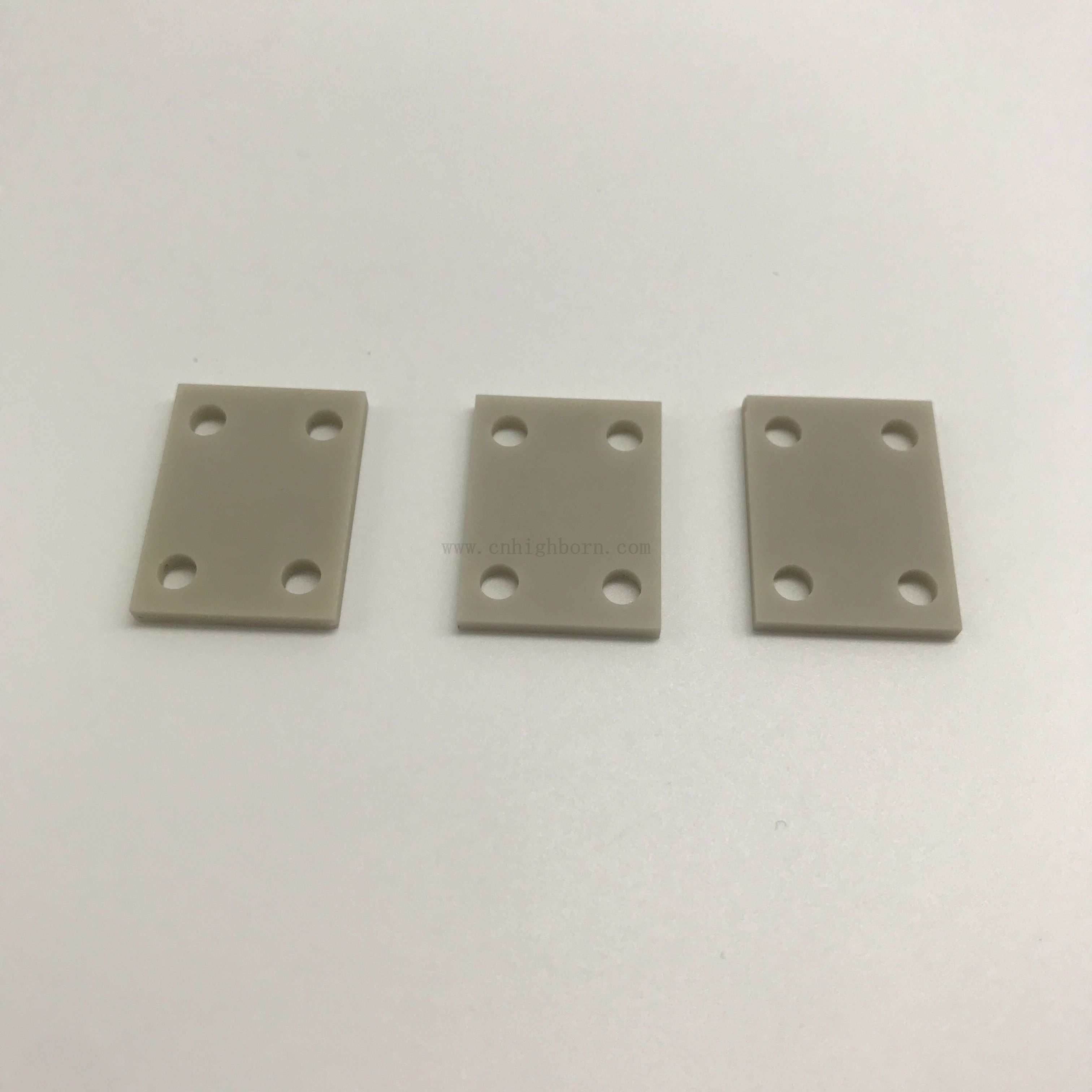 Прокладка листовой пластины AlN из нитрида алюминия с высокой теплопроводностью керамическая