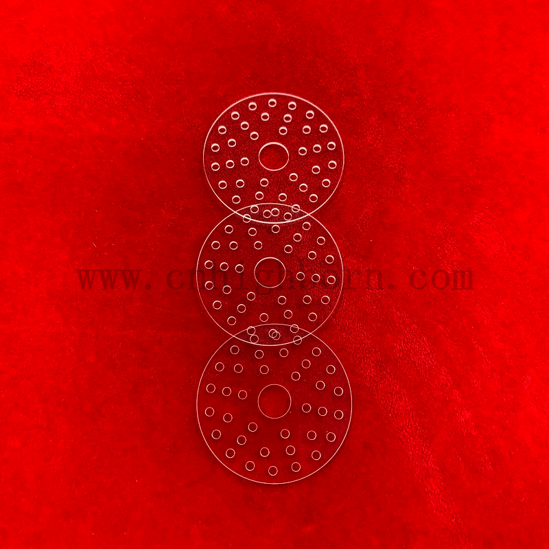 Перфорированная пластинка кремнезема