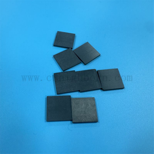 Индивидуальная черная циркониевая нерегулярная плата изолятор Zro2 Ceramic Plate