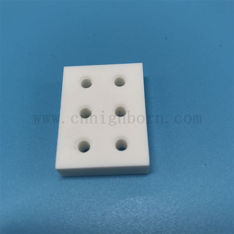 Стеклянная стеклянная керамическая плата с низкой плотностью.