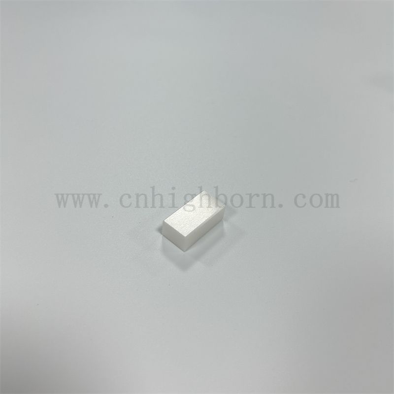 Индивидуальные керамические блоки циркония с высокой жесткостью используются для коррекции инструментов