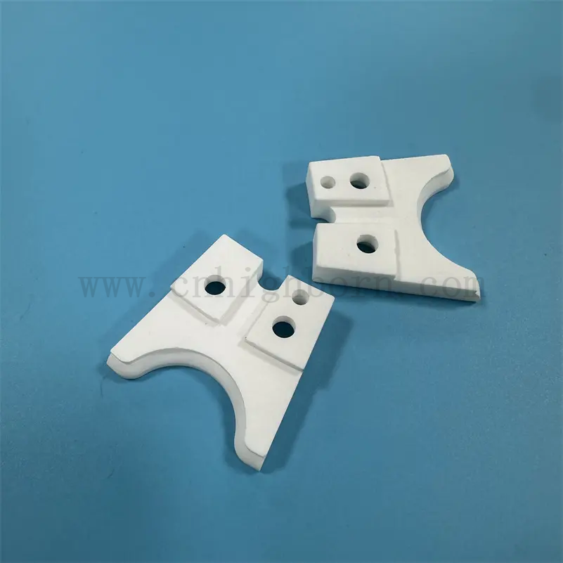 Индивидуальная 95% 99% Al2O3 Керамическая структурная часть изолирующей ахтинии.