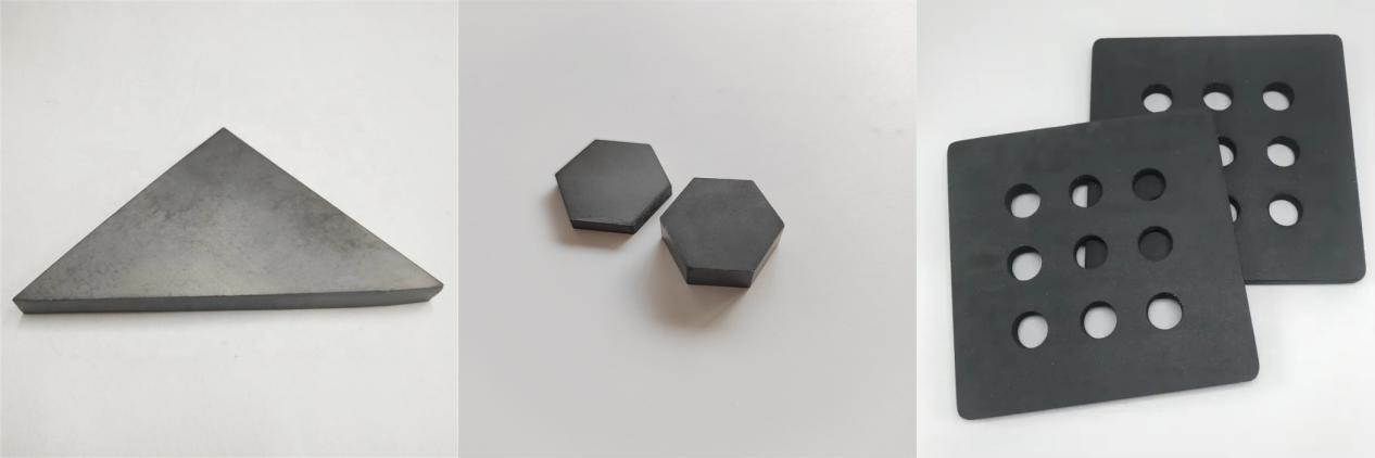 Тормозная система: керамические тормозные колодки.