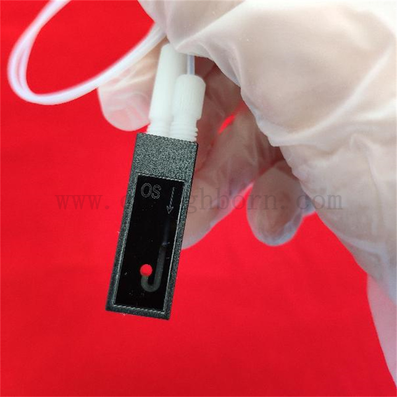 Q624 Стандартная микро -кварцевая стеклянная кювета 10 мм Длина черная стена Избегайте света. 