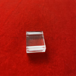 Квадратный прозрачный полированный лист плавленого кварцевого стекла с высоким коэффициентом пропускания и лазерным сверлением