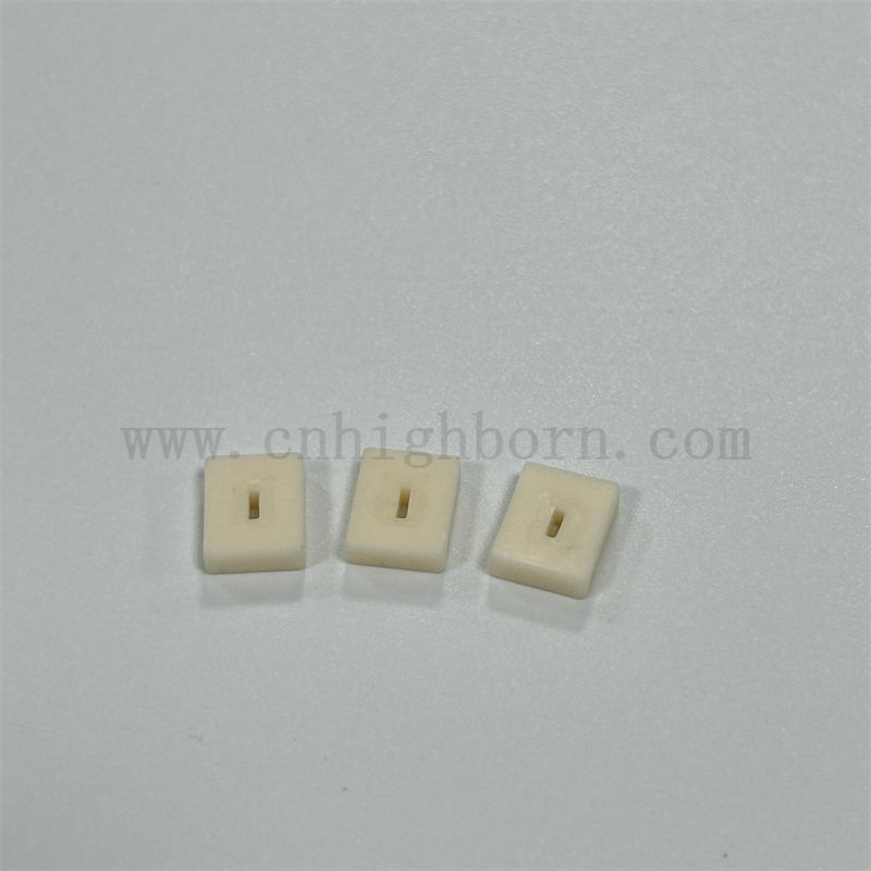 Изолятор глиноземной нерегулярной блок 99%Al2O3 Керамическая пластина