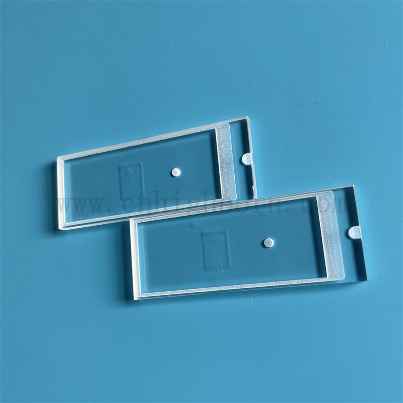 Глубокая обработка прямоугольной чистой кварцевой стеклянной панели с лазерным скучным