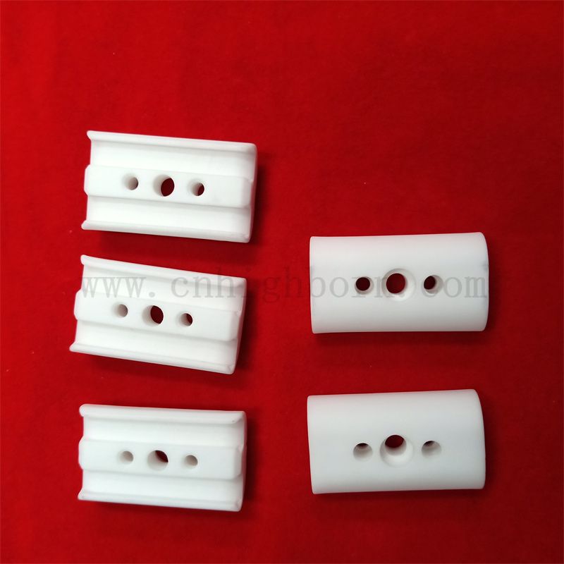 Высокая температурная устойчивая 95% изолятор алюминия Al2O3 Индивидуальная часть керамики