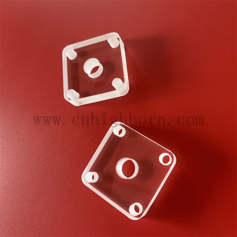 Лазерное сверление по индивидуальному заказу, прозрачная квадратная пластина из кварцевого стекла с угловым вырезом