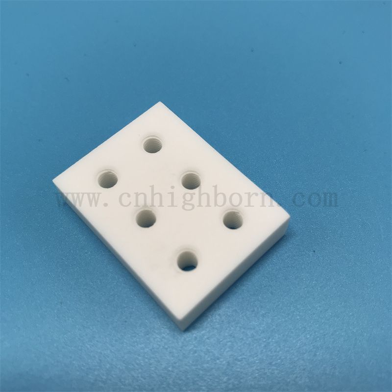 Стеклянная стеклянная керамическая плата с низкой плотностью.