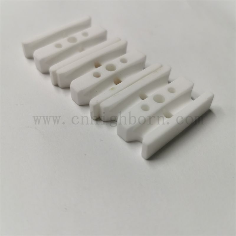 Индивидуальные 95% Al2o3 изолирующие керамические детали из глинозема