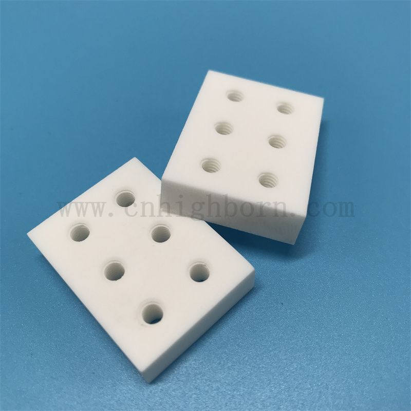 Стеклянная стеклянная керамическая плата с низкой плотностью.