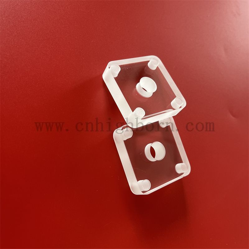 Лазерное сверление по индивидуальному заказу, прозрачная квадратная пластина из кварцевого стекла с угловым вырезом