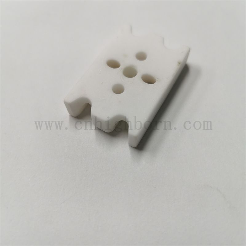 Индивидуальные 95% Al2o3 изолирующие керамические детали из глинозема